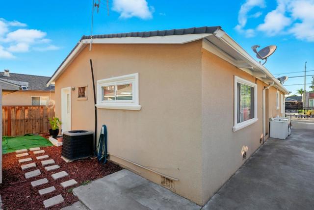 842 E Julian Street, San Jose CA: https://media.crmls.org/mediaz/99057f35-5727-448e-8100-051b006a66f4.jpg