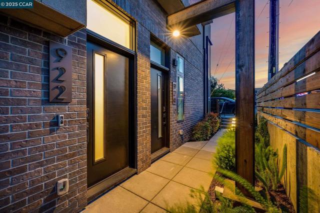 922 Brown Avenue, Lafayette CA: https://media.crmls.org/mediaz/9905c439-6175-4534-b0f9-e256b09a77f8.jpg