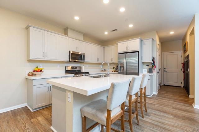 Detail Gallery Image 7 of 27 For 2222 Trevi Cir, Chula Vista,  CA 91913 - 4 Beds | 3 Baths