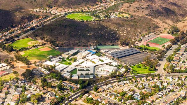 9302 Twin Trails Dr, San Diego CA: https://media.crmls.org/mediaz/9905db62-6bb7-4d92-b7e8-52ea9b499f11.jpg