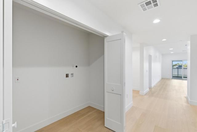 560 El Camino Real, San Carlos CA: https://media.crmls.org/mediaz/9905e0b4-6343-4db7-89e6-1e5c3d892aa8.jpg