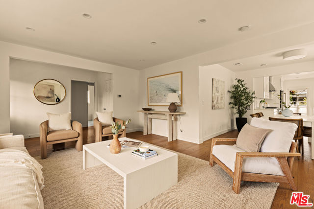 6481 W 77th Street, Los Angeles CA: https://media.crmls.org/mediaz/9905fed6-37a4-48d4-9f5e-3ac9a0e440cd.jpg