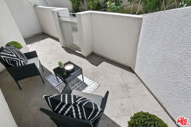 171 N Church Lane, Los Angeles CA: https://media.crmls.org/mediaz/990627f3-a079-4026-90fd-0d9dca606102.jpg