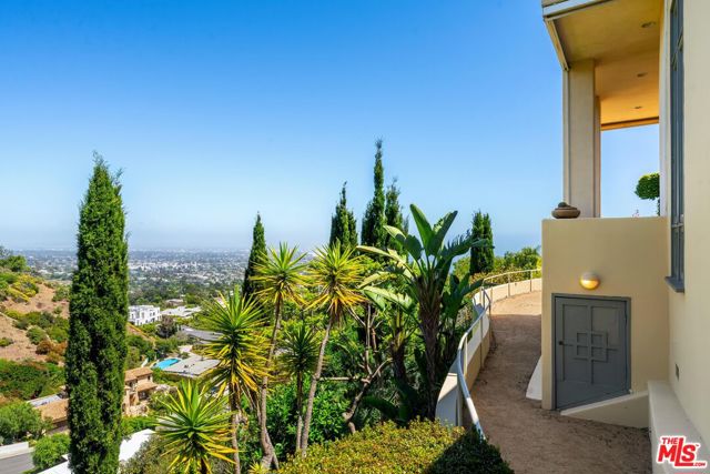 Drew Fenton | 1058 Vista Grande Drive Pacific Palisades CA | MLS: 7137758