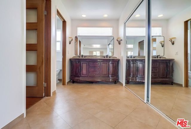 687 Mount Carmel Drive, Claremont CA: https://media.crmls.org/mediaz/99075df0-c5d0-44ac-8719-93a0a767117c.jpg