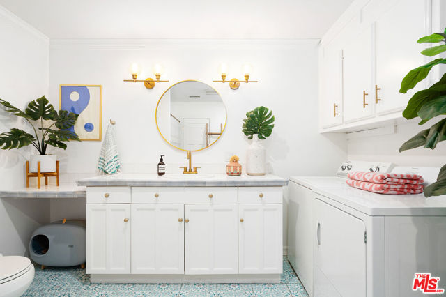 29500 Heathercliff Road, Malibu CA: https://media.crmls.org/mediaz/99081dc1-78dc-403e-b142-28bbe681d66a.jpg