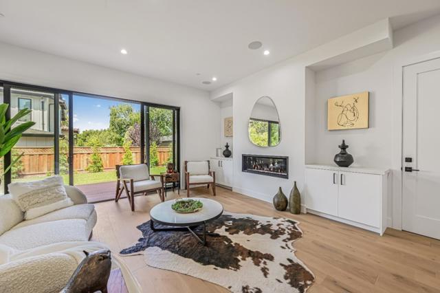 980 Lucky Avenue, Menlo Park CA: https://media.crmls.org/mediaz/99087544-fd8a-4b58-84f3-c9a62dbc8663.jpg