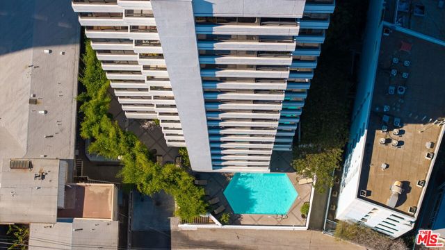 10350 Wilshire Boulevard, Los Angeles CA: https://media.crmls.org/mediaz/99094bba-1873-4531-be47-52c1fdd1d9a2.jpg