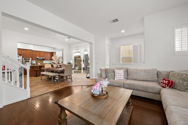 Detail Gallery Image 12 of 41 For 1683 Kincaid Ave, Chula Vista,  CA 91913 - 4 Beds | 4 Baths