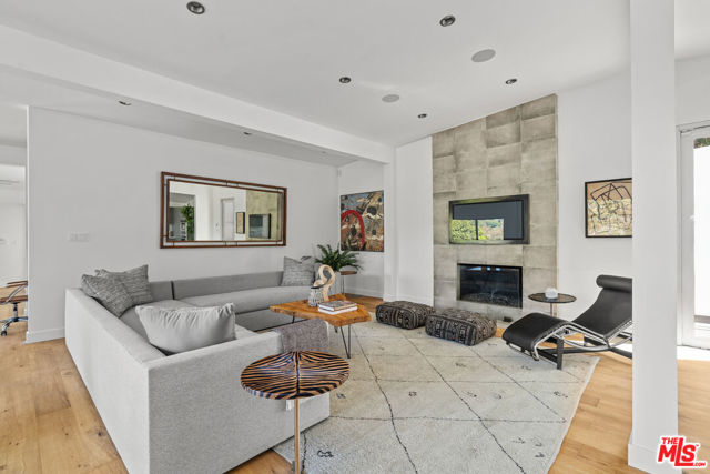 7470 Woodrow Wilson Drive, Los Angeles CA: https://media.crmls.org/mediaz/990a7d42-a53c-4cca-89bb-839b3107f034.jpg