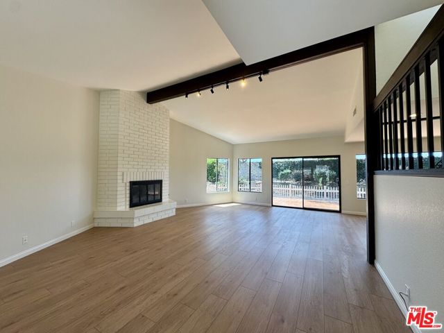 7756 Sailboat Circle, Huntington Beach CA: https://media.crmls.org/mediaz/990a8745-d04f-4a3e-a022-41133cde02fc.jpg