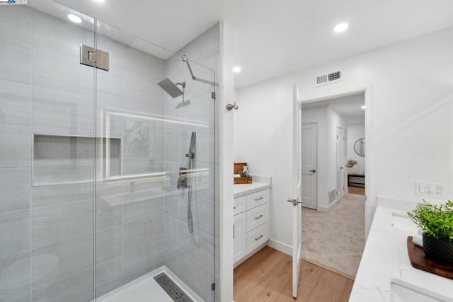 4033 Terra Granada Dr, Walnut Creek CA: https://media.crmls.org/mediaz/990b4857-254b-4821-9485-3f35a383f711.jpg