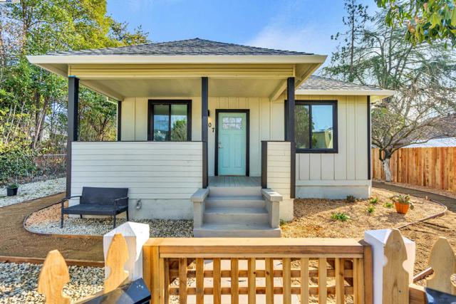 Image 22 of 60 For 207 D St Roseville
