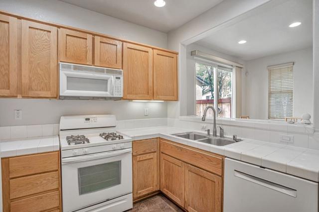 1658 Glenmore Drive, Fairfield CA: https://media.crmls.org/mediaz/990b63d8-af74-46b8-9ec3-ced44b40f545.jpg
