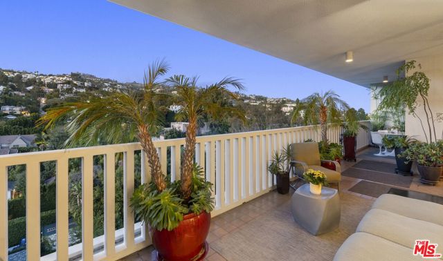9255 Doheny Road, 1103 photo 2