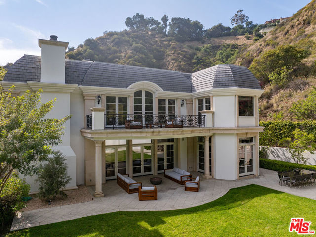 10509 Vestone Way, Los Angeles CA: https://media.crmls.org/mediaz/990c924e-bb3f-4732-8468-f631ced9aae9.jpg