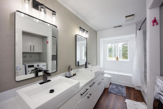 2300 Burning Tree Road, Half Moon Bay CA: https://media.crmls.org/mediaz/990cc1cf-96b8-4751-9e8d-c07097a387ad.jpg