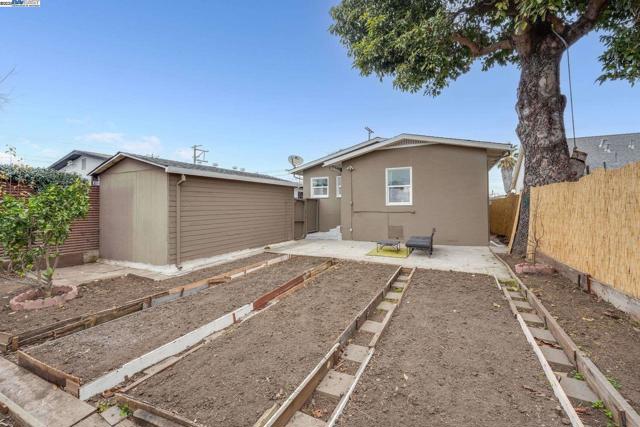 1510 Burbeck Ave, Richmond CA: https://media.crmls.org/mediaz/990d40d0-e230-4b30-ba96-07cf4e8f3e97.jpg