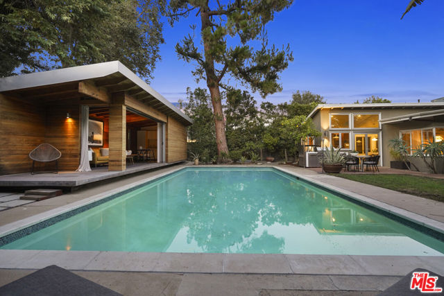 12815 Sarah Street, Studio City CA: https://media.crmls.org/mediaz/990e419c-e1c6-4996-b525-4e7388fbed95.jpg