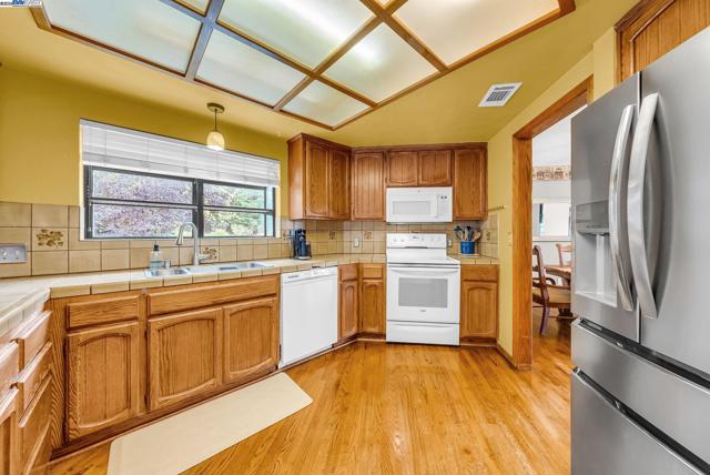 22 Cobblestone Ct, San Ramon CA: https://media.crmls.org/mediaz/990e4f25-72b6-4c7d-be00-9acd8c64c75e.jpg