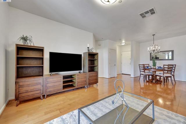 20500 Town Center Ln, Cupertino CA: https://media.crmls.org/mediaz/990e581b-4360-4132-a7da-b32309147c3c.jpg