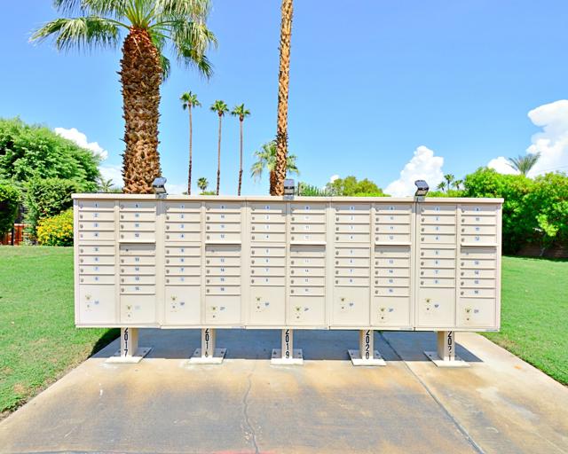 2230 N N. Indian Canyon Way Drive, Palm Springs CA: https://media.crmls.org/mediaz/990f0d58-7beb-456e-a8be-398491a26dba.jpg
