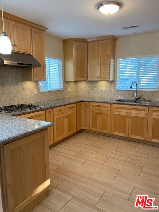 10937 Fairbanks Way, Culver City CA: https://media.crmls.org/mediaz/990f108f-3c4d-4a25-a86a-123469ba2179.jpg