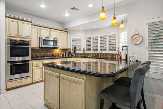 78691 Siena Court, La Quinta CA: https://media.crmls.org/mediaz/990f921b-43f4-4e2a-a6b9-aa5d15f730da.jpg