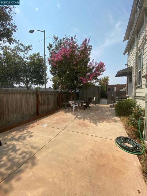 3229 Elm, Oakland CA: https://media.crmls.org/mediaz/990fe87e-1fe3-4f6c-8237-7693c384aea3.jpg