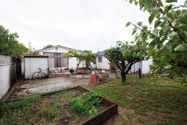 140 Marian Lane, San Jose CA: https://media.crmls.org/mediaz/991120e2-a2fb-48c8-9d5d-d020c1340d2c.jpg