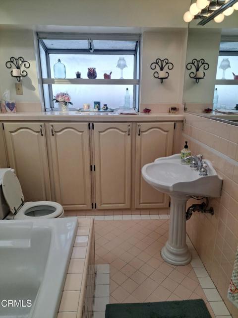 208 N Primrose Avenue, Alhambra CA: https://media.crmls.org/mediaz/99115631-c79a-45fe-afde-19ea87756486.jpg
