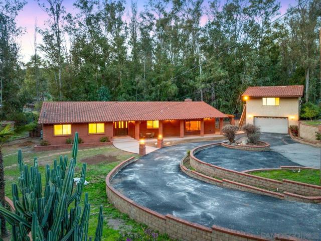 11580 Manzanita Rd, Lakeside CA: https://media.crmls.org/mediaz/9911a4e7-cf62-40b7-a172-fa6fef960aa0.jpg