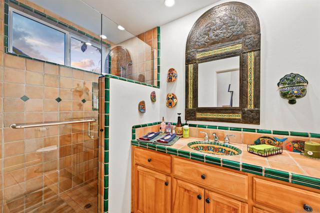 7215 Daffodil Pl, Carlsbad CA: https://media.crmls.org/mediaz/9911e916-5c8e-4f62-b57b-ad892dff756e.jpg