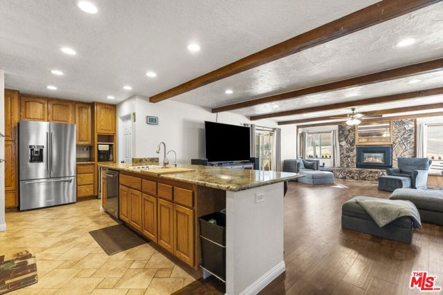 1197 Oriole Road, Wrightwood CA: https://media.crmls.org/mediaz/99120115-78c6-472e-b8a9-9c838688db31.jpg