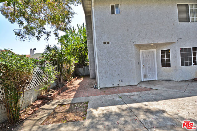 18989 GAULT Street photo 6