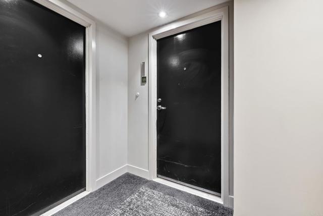 425 W Beech Street, San Diego CA: https://media.crmls.org/mediaz/991346b8-e4ec-487e-b8c8-581e0d149241.jpg