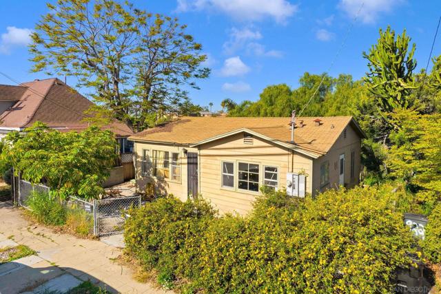 918 27Th St, San Diego CA: https://media.crmls.org/mediaz/99138c6f-c9e8-40f1-99d1-32afc1e26694.jpg