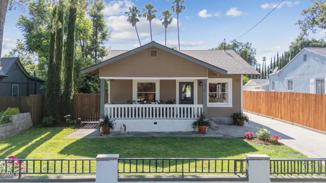 975 N Mentor Avenue, Pasadena CA: https://media.crmls.org/mediaz/99138dfc-cfed-4738-b3b6-fd3d7a4c2ff6.jpg