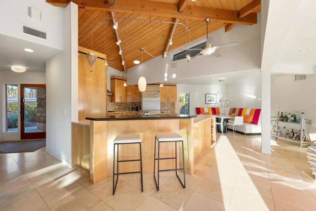 45371 Rancho Palmeras Drive, Indian Wells CA: https://media.crmls.org/mediaz/991392e2-7fd2-4cbe-a5ae-86ad857e2b1a.jpg