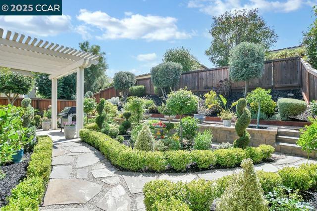 1746 Veneto Ln, Brentwood CA: https://media.crmls.org/mediaz/99143c47-59ee-4842-9fa8-feab37e6eb57.jpg
