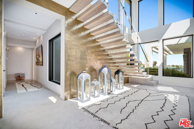 5944 Filaree, Malibu CA: https://media.crmls.org/mediaz/9914dd8b-1cdc-4c40-bcd4-8b09532bf136.jpg