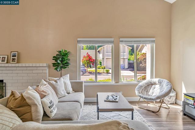 570 Zephyr Cir, Danville CA: https://media.crmls.org/mediaz/991574e9-f576-4625-9ada-17388394aa0c.jpg