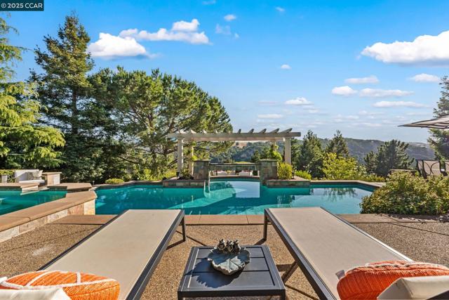 4860 Venner Rd, Martinez CA: https://media.crmls.org/mediaz/9915797b-0650-4f48-b84a-f920ff3afe7c.jpg