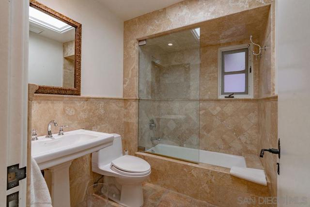 17116 Paseo Hermosa, Rancho Santa Fe CA: https://media.crmls.org/mediaz/9915f148-dd38-41dc-b8ba-ee96e40d4967.jpg