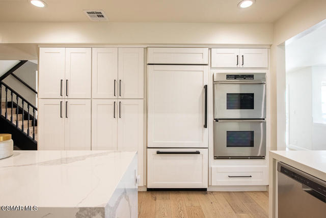 1725 Royal Saint George Drive, Westlake Village CA: https://media.crmls.org/mediaz/99170d07-b43a-4301-8211-1fb5e3957ea6.jpg