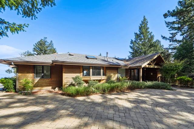 16501 Skyline Boulevard, Woodside CA: https://media.crmls.org/mediaz/991721b9-074c-4364-96bb-7728e79cf6d9.jpg
