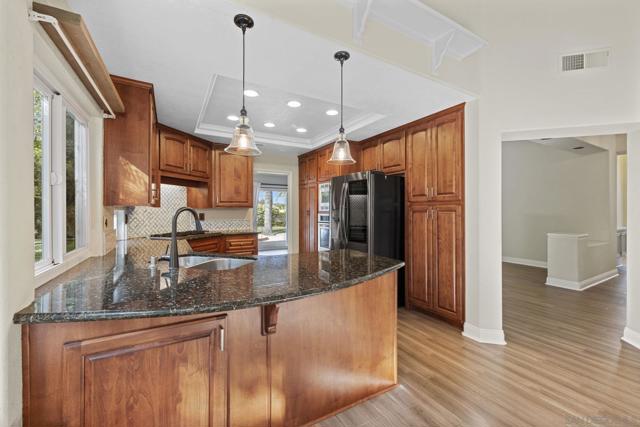 2241 Willowbrook St, Escondido CA: https://media.crmls.org/mediaz/991734e0-0e52-4b15-8ec4-5b0ec97d847d.jpg