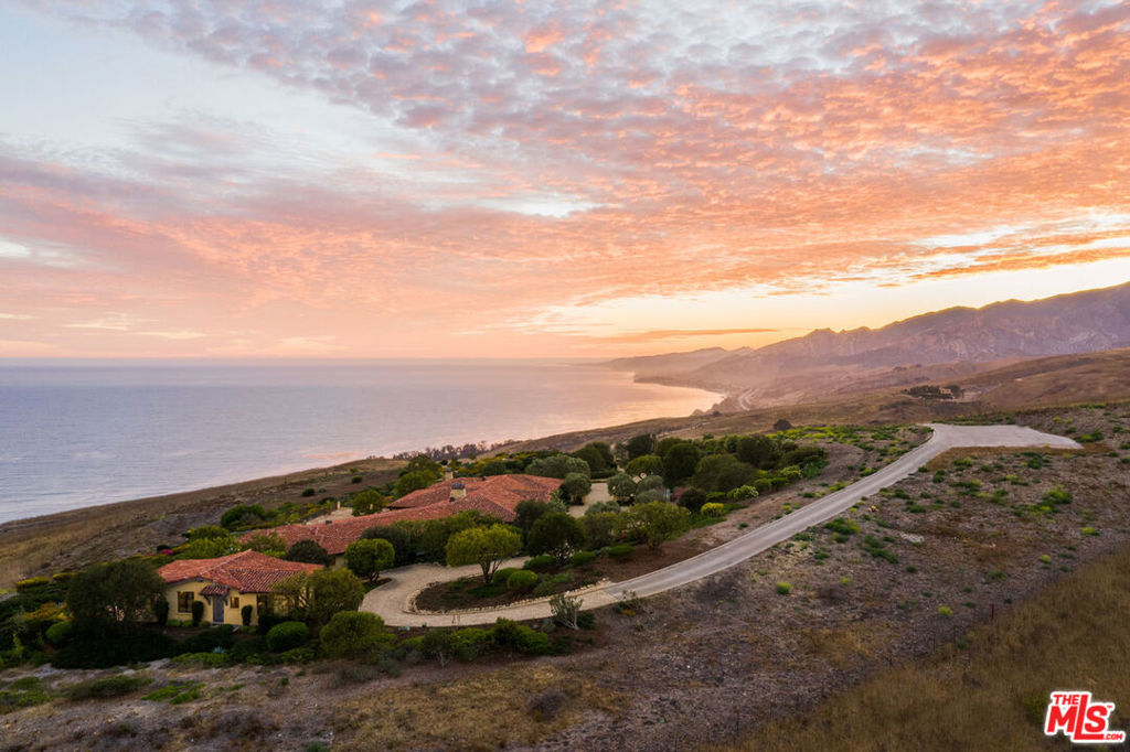 https://media.crmls.org/mediaz/9917c866-428e-4d86-8e37-757b5cfae63b.jpg?preset=X-Large