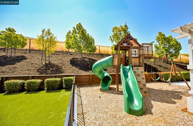 87 Molokai Ct, San Ramon CA: https://media.crmls.org/mediaz/9917d3e2-9280-4605-b697-1617ba9a715c.jpg