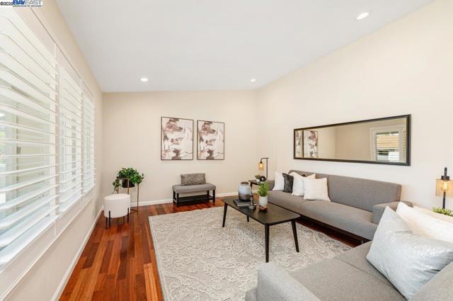 1464 Windsor Way, Livermore CA: https://media.crmls.org/mediaz/9917db3b-d3ee-4110-b35a-8caad30954b6.jpg
